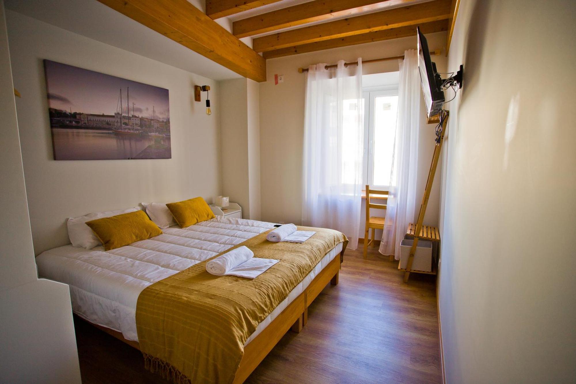 Guest House 10 De Agosto Figueira da Foz Esterno foto