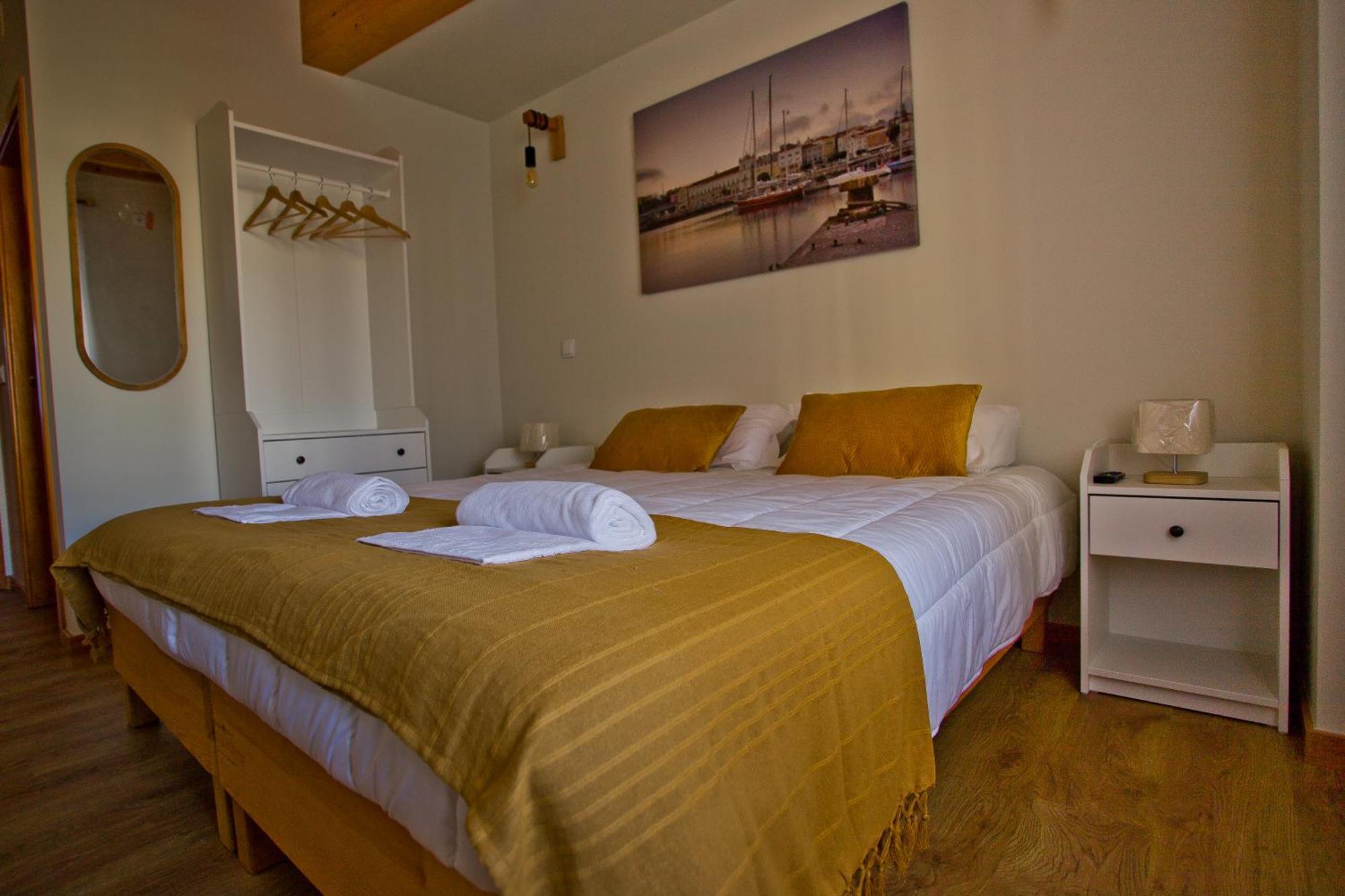 Guest House 10 De Agosto Figueira da Foz Esterno foto